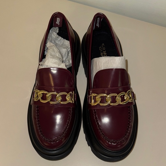 Elegant Burgundy Loafers with Gold Chain by GH Bass - NEW - Picture 1 of 6